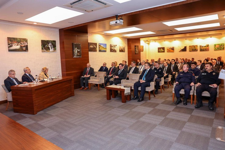 rizede-vali-baydas-baskanliginda-il-idare-sube-baskanlari-toplantisi-gerceklestirildi-4.jpg
