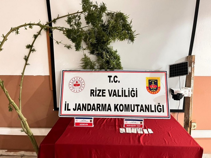 rizede-jandarmadan-uyusturucu-operasyonu-3-supheli-yakalandi-2.jpg