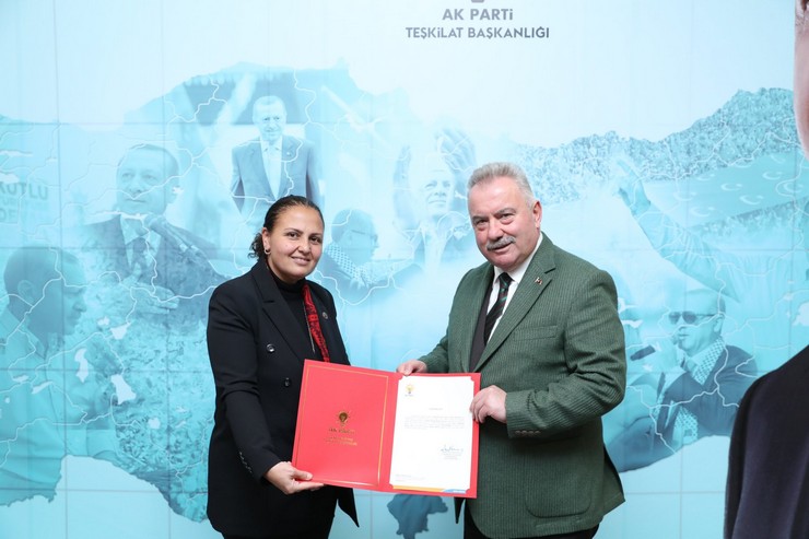 ak-parti-genel-merkez-teskilat-baskani-ahmet-buyukgumusun-tensipleriyle-hemsin-ilce-baskanligi-gorevine-dilek-akinci-atandi-4.jpg