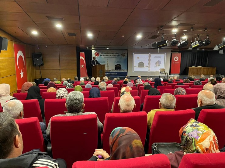 rizede-umre-yolcularina-kapsamli-egitim-semineri-2.jpg