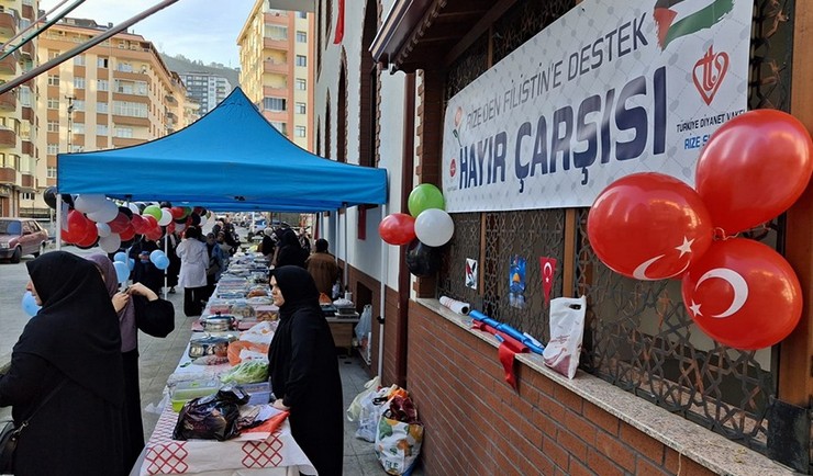 rizede-hayir-carsisina-buyuk-ilgi-gazze-icin-gonuller-seferber-oldu-1.jpg