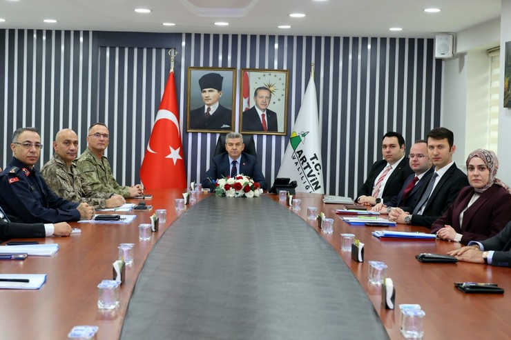artvinde-guvenlik-ve-asayis-koordinasyon-toplantisi-yapildi-1.jpg