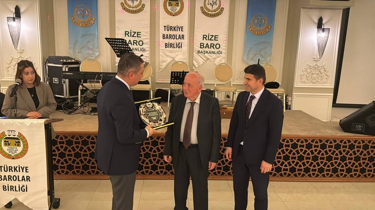 turkiye-barolar-birligi-tbb-baskani-erinc-sagkan-rize-barosunca-bir-otelde-duzenlenen-mesleki-istisare-toplantisina-katildi-11.jpg