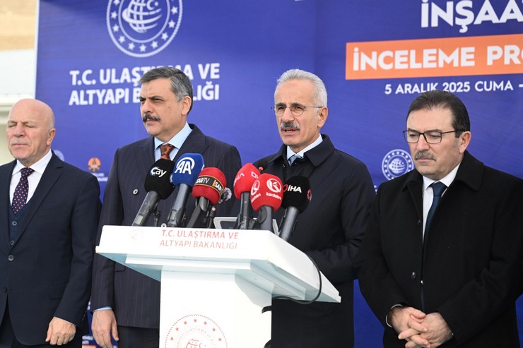 ulastirma-ve-altyapi-bakani-abdulkadir-uraloglu-erzurum-ispir-rize-devlet-yolu-ve-kirik-tuneli-projesini-inceledi-3.jpg