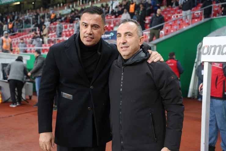 caykur-rizespor-yeni-teknik-direktoru-recep-ucar-yonetiminde-ciktigi-ilk-macta-ucarin-eski-takimi-konyaspor-ile-deplasmanda-1-1-berabere-kaldi-14.jpg