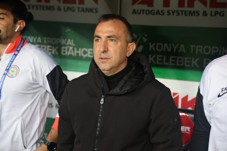 caykur-rizespor-yeni-teknik-direktoru-recep-ucar-yonetiminde-ciktigi-ilk-macta-ucarin-eski-takimi-konyaspor-ile-deplasmanda-1-1-berabere-kaldi-15.jpg