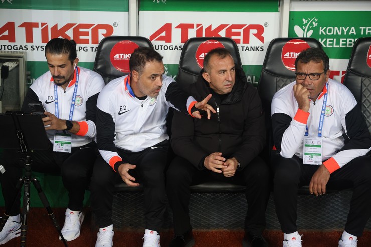 caykur-rizespor-yeni-teknik-direktoru-recep-ucar-yonetiminde-ciktigi-ilk-macta-ucarin-eski-takimi-konyaspor-ile-deplasmanda-1-1-berabere-kaldi-21.jpg