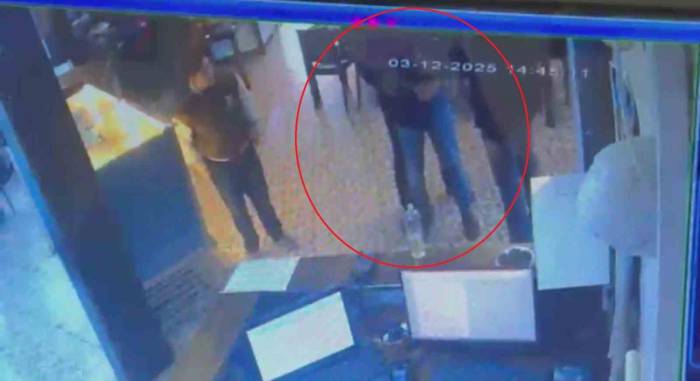 ‘Ölüyorum’ Diye Bağıran Müşteriyi, Garsonun Heimclich Manevrası Hayata Tutundurdu