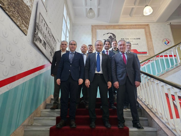 rize-il-saglik-muduru-doc-dr-gokhan-demiral-ve-beraberindeki-heyet-saglik-hizmetleri-kalitesini-artirmak-ve-koordinasyonu-guclendirmek-amaciyla-trabzonda-bir-dizi-ziya-1.jpg