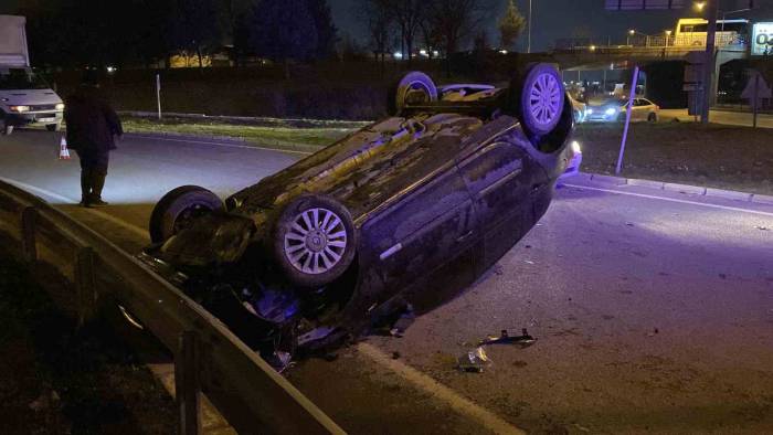 Kontrolden Çıkan Otomobil Takla Attı