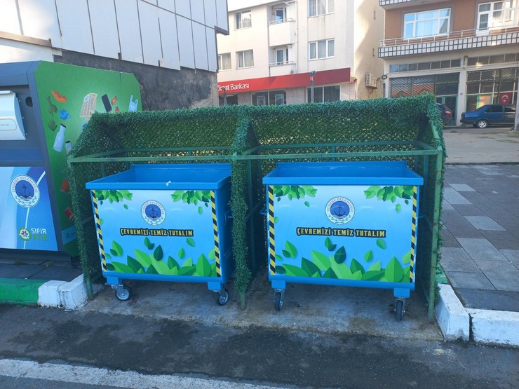 iyidere-belediyesinden-cevre-dostu-hamle-yeni-nesil-geri-donusum-konteynerleri-ilceye-yerlestiriliyor-24.jpg
