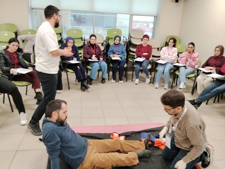 rizede-acil-saglik-calisanlarina-tilyad-egitimi-verildi-8.jpg