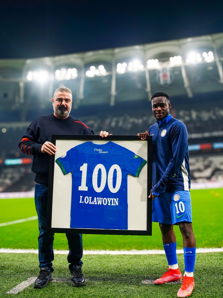 caykur-rizesporlu-futbolcu-olawoyin-besiktas-macinda-yesil-mavili-formayi-100uncu-kez-giyecek-1.jpg