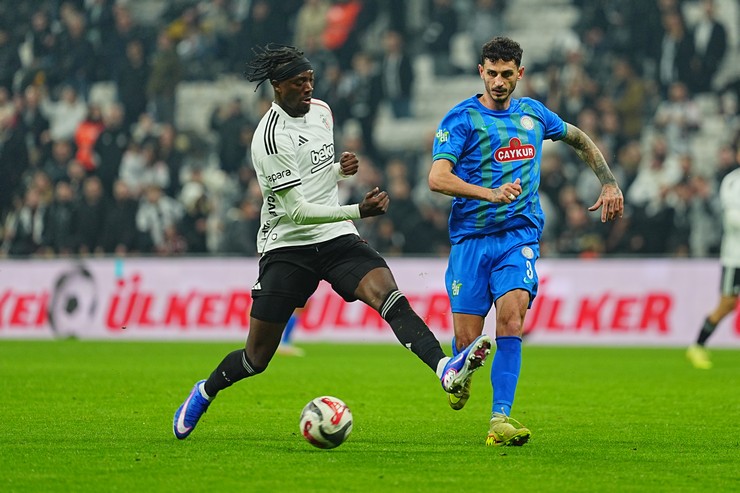 trendyol-super-ligin-17inci-haftasinda-besiktas-ile-caykur-rizespor-takimlari-besiktas-parkta-karsilasti-3.jpg