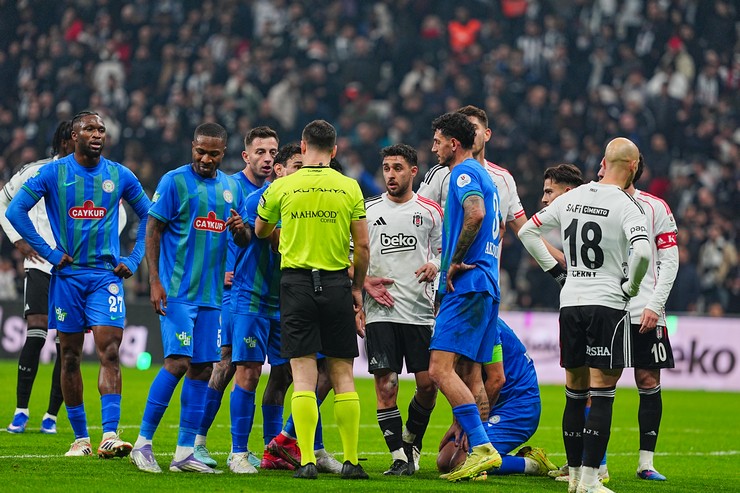 trendyol-super-ligin-17inci-haftasinda-besiktas-ile-caykur-rizespor-takimlari-besiktas-parkta-karsilasti-6-001.jpg