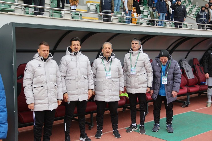 tff-3-lig-3-grupta-mucadele-eden-pazarspor-ilk-yarinin-son-haftasinda-deplasmanda-konuk-oldugu-amasyaspor-fkya-2-1-maglup-olarak-devreyi-moralsiz-kapatti-5.jpg
