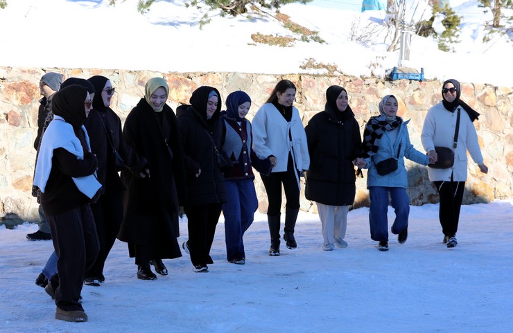 ziganada-horonlu-halayli-kar-sevinci-6.jpg