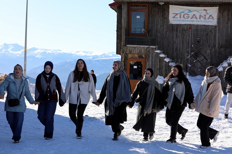 ziganada-horonlu-halayli-kar-sevinci-9.jpg