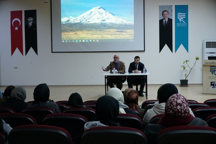 rizede-recep-tayyip-erdogan-universitesinde-rteu-iklim-degisikligi-ve-yesil-ekonomi-konulu-konferans-duzenlendi-2.jpg