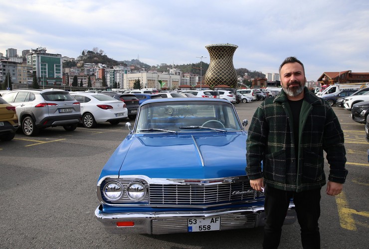 rizede-yasayan-klasik-otomobil-tutkunu-sevket-yilmaza-ait-1964-model-chevrolet-impala-klasik-arac-tutkunlarindan-yogun-ilgi-goruyor-7.jpg