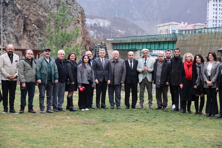 artvin-valisi-turan-ergun-gazetecilerle-bir-araya-geldi-9.jpg