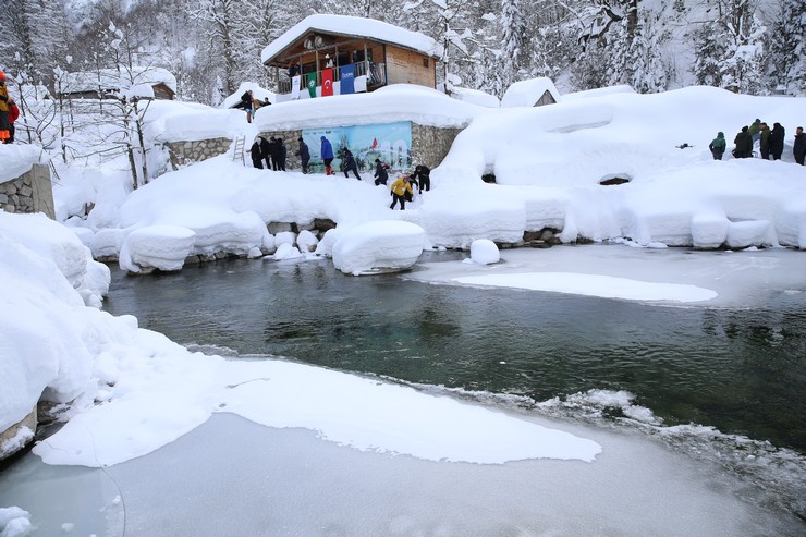 rizede-kackar-daglari-milli-parki-icerisindeki-golde-10-kis-yuzme-senligi-duzenlendi-7.jpg