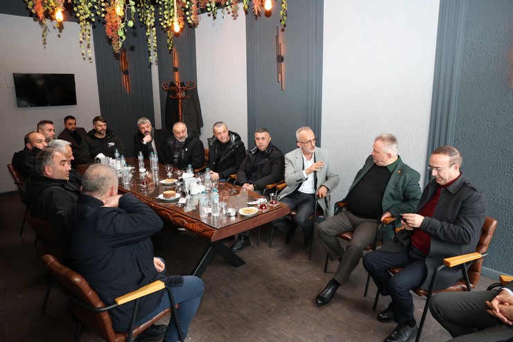 z-gida-is-sendikasi-genel-baskan-yardimcisi-sultan-murat-karadag-ve-beraberindeki-heyetten-ak-parti-rize-il-baskani-yilmaz-katmere-ziyaret-1.jpg