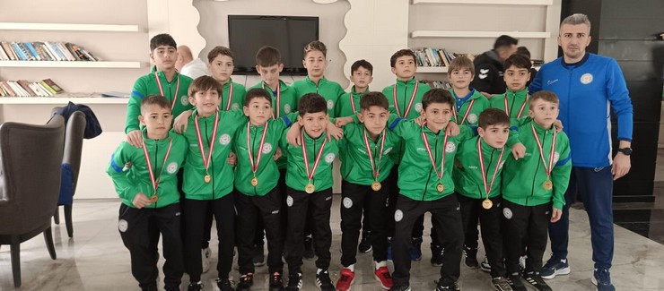 antalyada-namaglup-sampiyon-caykur-rizespor-u12-zirveye-ambargo-koydu-1.jpg