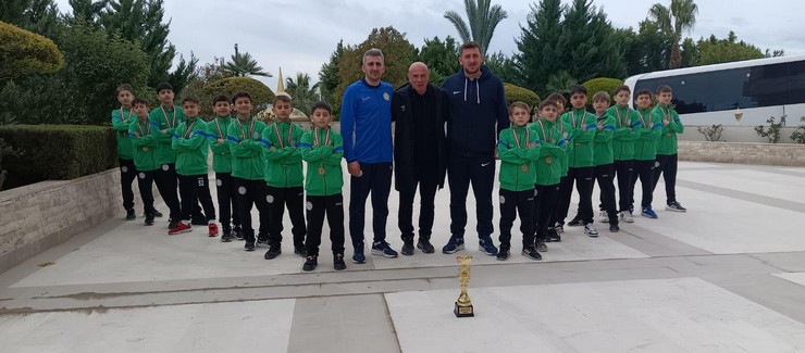 antalyada-namaglup-sampiyon-caykur-rizespor-u12-zirveye-ambargo-koydu-2.jpg
