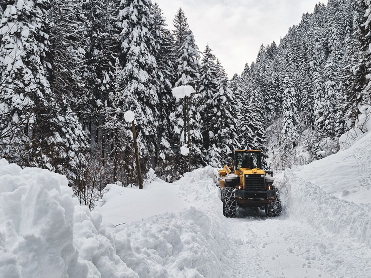 rizede-karla-mucadele-ekiplerinin-yogun-mesaisi-devam-ediyor-1.jpg
