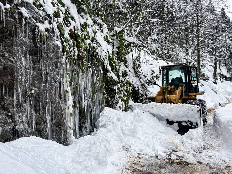 rizede-karla-mucadele-ekiplerinin-yogun-mesaisi-devam-ediyor-3.jpg