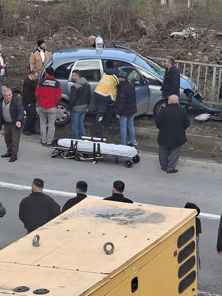 trabzonun-akcaabat-ilcesinde-meydana-gelen-trafik-kazasinda-1-kisi-hayatini-kaybetti-1-kisi-yaralandi.jpg