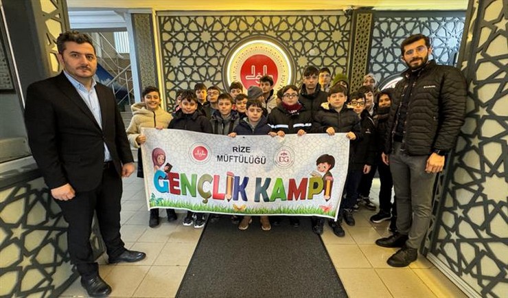 diyanet-isleri-baskanliginin-ulke-genelinde-yuruttugu-genclige-deger-projesi-kapsaminda-rizede-duzenlenen-ara-tatil-kampi-ortaokul-ogrencilerinin-yogun-katilimiyla-so-4.jpg