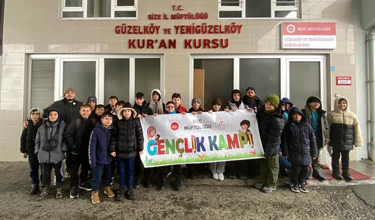 diyanet-isleri-baskanliginin-ulke-genelinde-yuruttugu-genclige-deger-projesi-kapsaminda-rizede-duzenlenen-ara-tatil-kampi-ortaokul-ogrencilerinin-yogun-katilimiyla-so-8.jpg