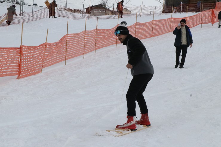 rizenin-ikizdere-ilcesindeki-petran-yaylasinda-geleneksel-hale-gelen-petranboard-kayak-senliginin-bu-yil-17ncisi-gerceklestirildi-5.jpg