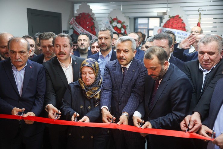 memur-sen-ve-egitim-bir-sen-genel-baskani-ali-yalcin-fotografta-memur-sen-rize-il-temsilciliginin-cumhuriyet-caddesindeki-yeni-hizmet-binasinin-acilis-programina-kati-1.jpg