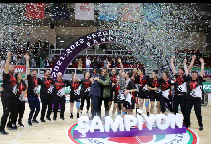 rize-belediyespor-basketbol-takimi-sampiyon-001.jpg