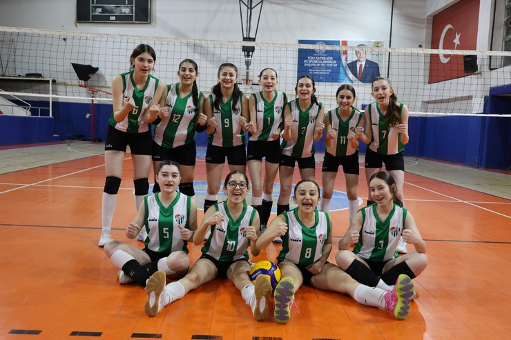 artvinspor-voleybol-altyapisiyla-parliyor-2.jpg