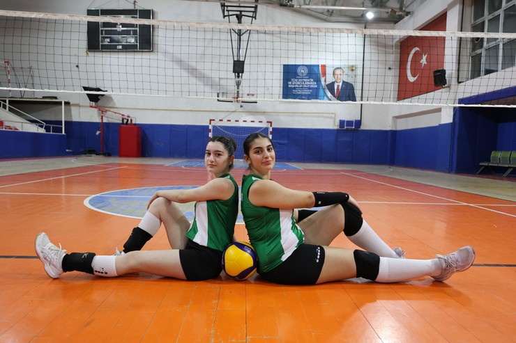 artvinspor-voleybol-altyapisiyla-parliyor-3.jpg