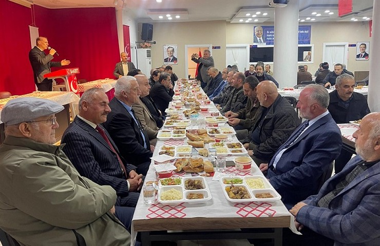 saadet-partisi-rize-il-baskanligi-kentteki-siyasi-parti-temsilcilerini-ve-sivil-toplum-kurulusu-temsilcilerini-adalet-sofrasi-iftar-yemegi-programinda-bir-araya-geti-3.jpg