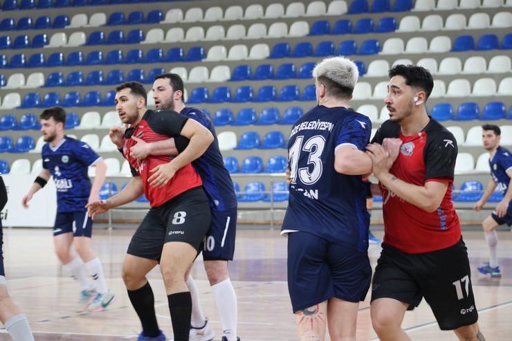 rize-belediyespor-hentbol-erkekler-super-liginin-25-haftasinda-sahasinda-mihaliccik-belediyespora-29-23-yenildi-4.jpg