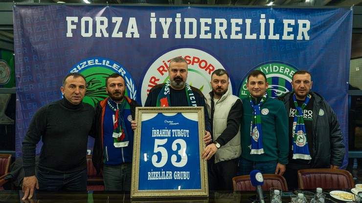 aykur-rizespor-taraftar-gruplarindan-coskulu-iftar-organizasyonu-1.jpg