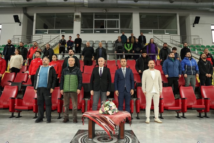 okul-sporlari-gures-grekoromen-ve-serbest-stil-yildizlar-grup-birinciligi-musabakalari-rize-yenisehir-spor-salonunda-coskulu-bir-acilisla-basladi-9.jpg