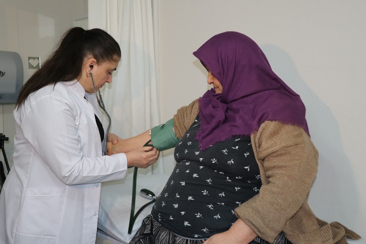 rize-12-nolu-islampasa-aile-sagligi-merkezinin-asm-tamami-kadinlardan-olusan-9-kisilik-kadrosu-saglik-hizmetini-birlik-ve-dayanisma-icerisinde-sunuyor-6.jpg