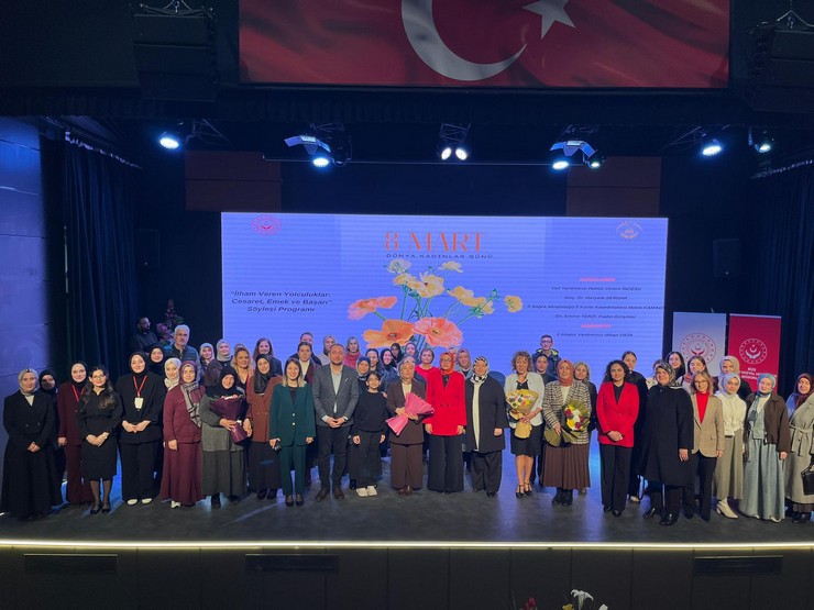 rizede-8-mart-dunya-kadinlar-gunu-soylesisi-gerceklestirildi-3.jpg