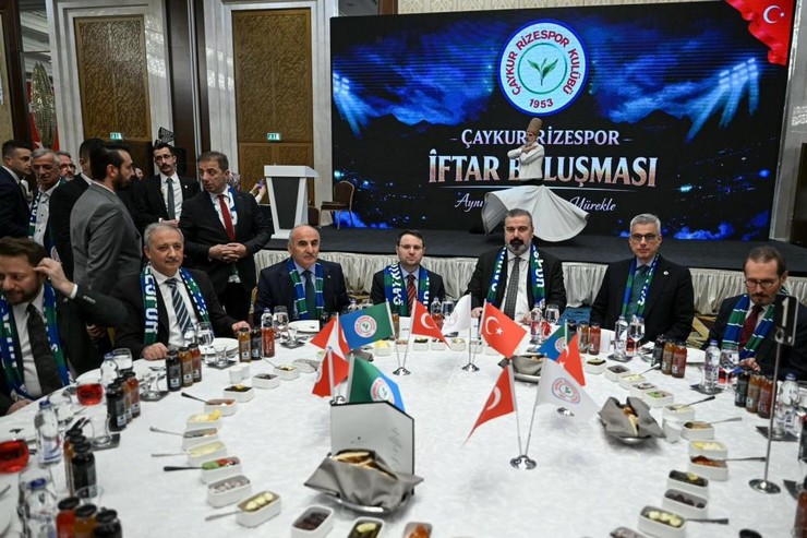 caykur-rizespor-camiasi-ankarada-ramazan-ayi-dolayisiyla-duzenlenen-iftar-programinda-bulustu-11.jpg