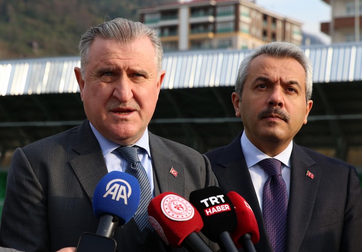 genclik-ve-spor-bakani-osman-askin-bak-rizede-8.jpg
