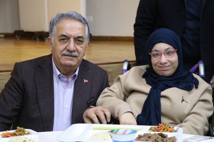 ak-parti-genel-baskan-yardimcisi-hayati-yazici-cayeli-ogretmenevi-ve-aksam-sanat-okulunda-duzenlenen-iftar-programina-katildi-3.jpg