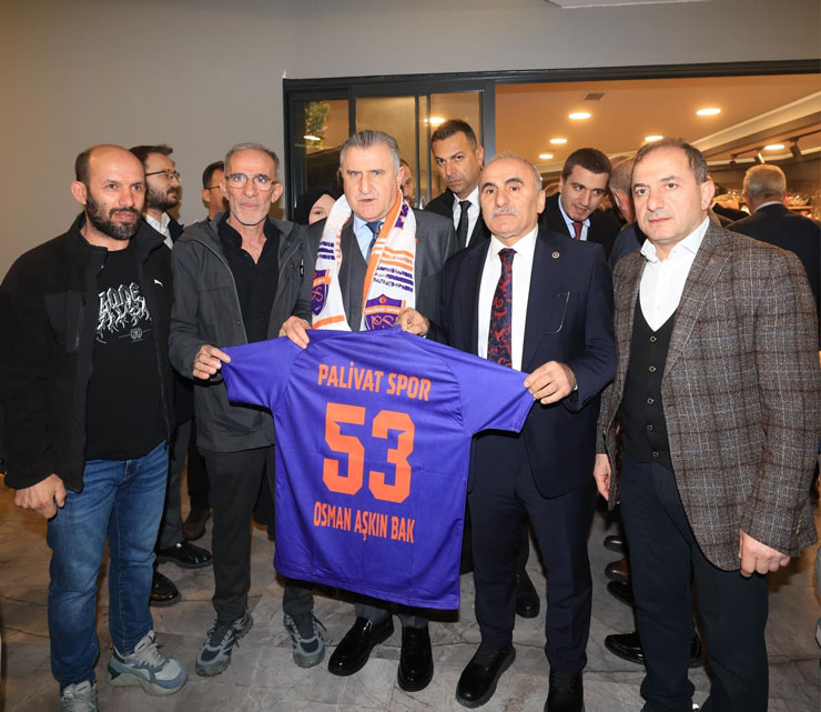 genclik-ve-spor-bakani-osman-askin-bak-memleketi-rizede-basarilariyla-dikkat-ceken-palivatspor-heyetini-kabul-etti.jpg