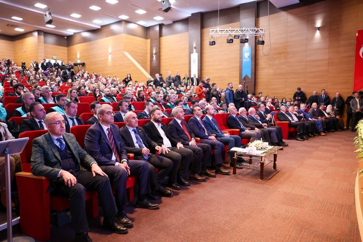 recep-tayyip-erdogan-universitesinin-kurulusunun-20-yil-donumu-dolayisiyla-konferans-ve-kultur-merkezinde-duzenlenen-toren-1.jpg